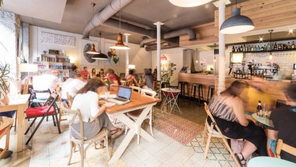 The Best Cafes to Study in Peace in Madrid 2 la ciudad invisible 01 960x540 1