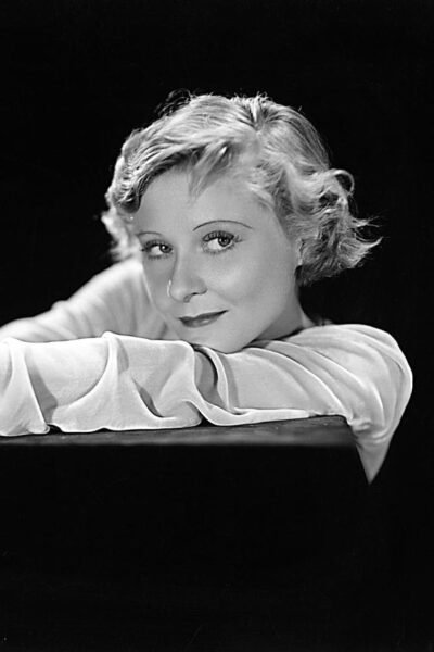 Dead Blondes: A Hollywood Phenomenon 2 peg entiwste